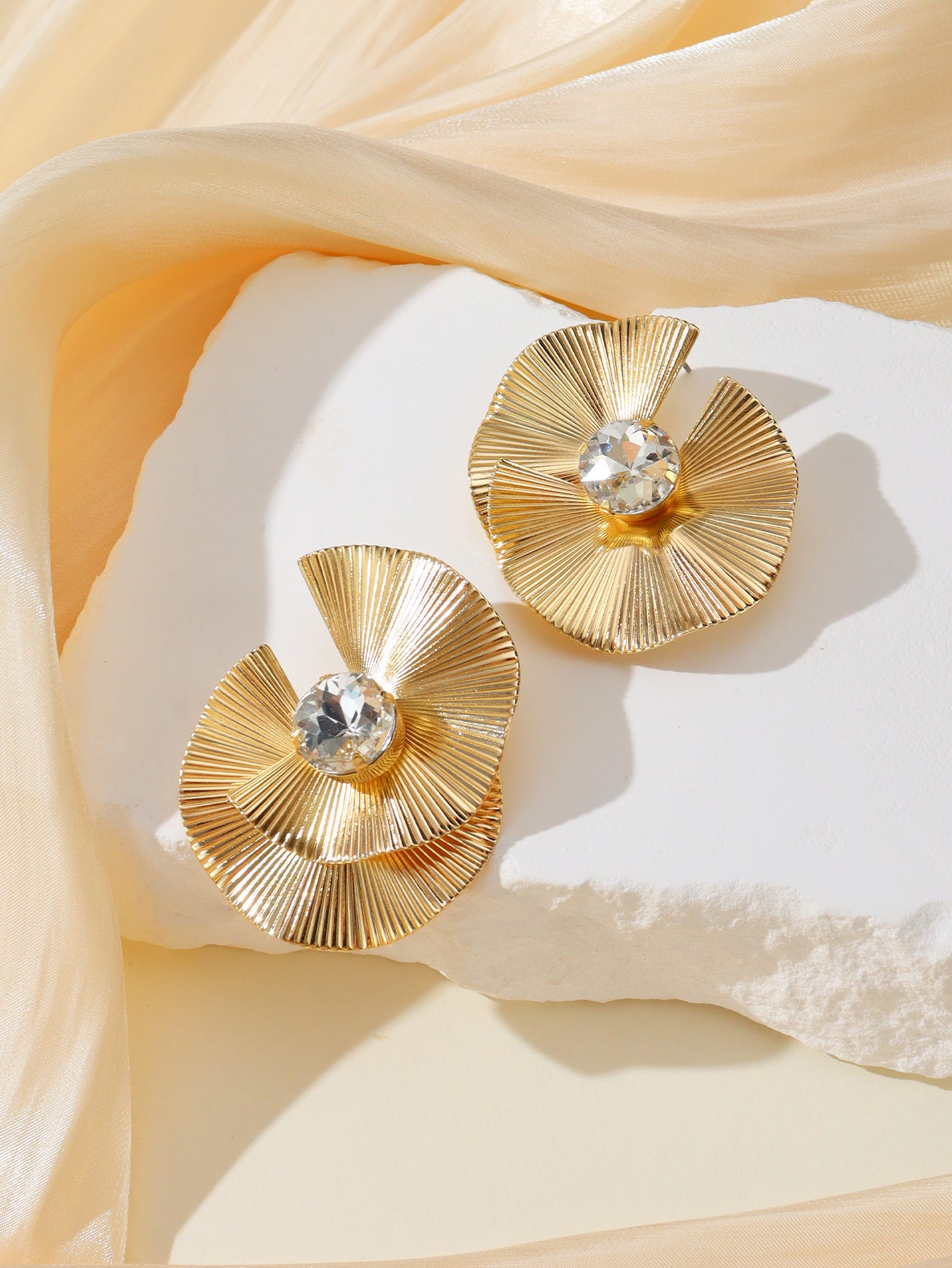 Niche Personality Scallop Earrings